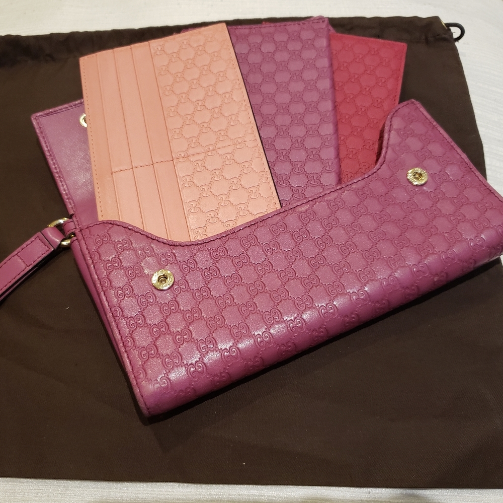 Gucci - Microguccissima travel wristlet
